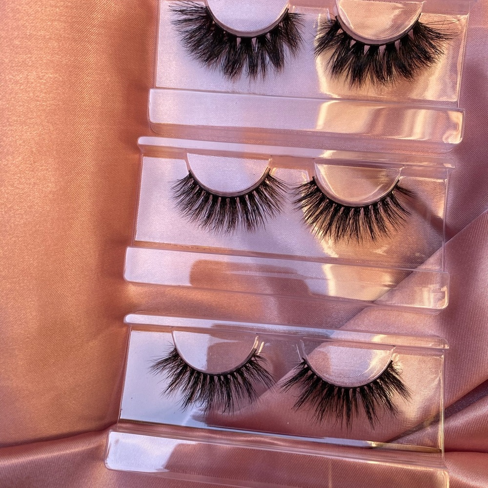 lashes - Picture 3 of 3
